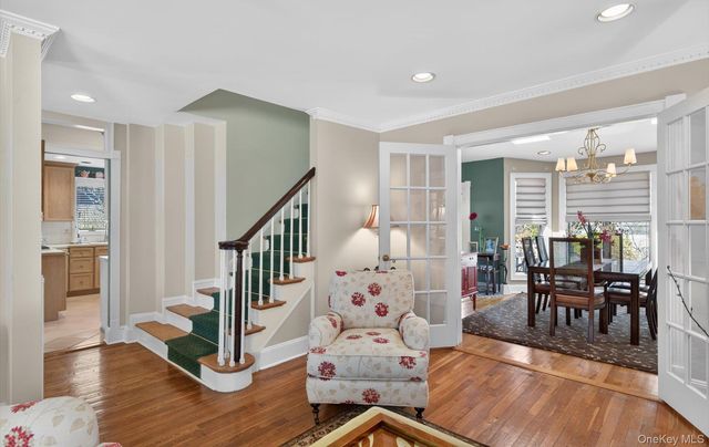 7 Grace Court N, Great Neck, NY 11021