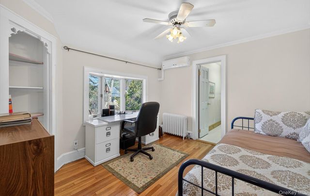 7 Grace Court N, Great Neck, NY 11021