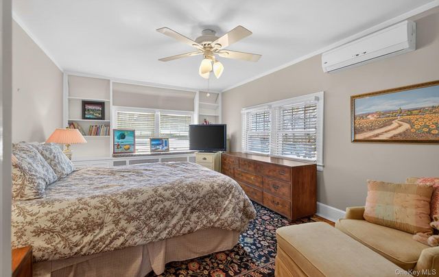 7 Grace Court N, Great Neck, NY 11021