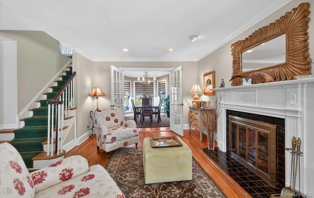 7 Grace Court N, Great Neck, NY 11021