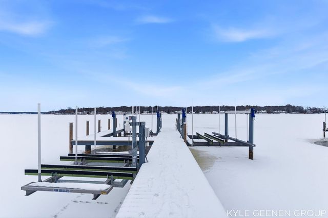 555 Locust Avenue, Holland, MI 49423