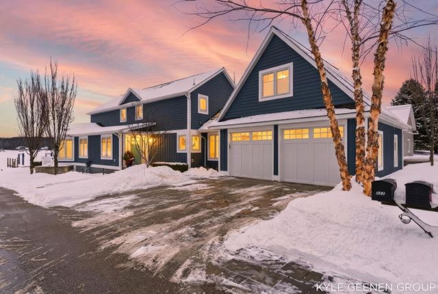 555 Locust Avenue, Holland, MI 49423