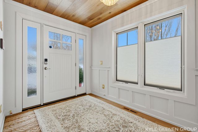 555 Locust Avenue, Holland, MI 49423