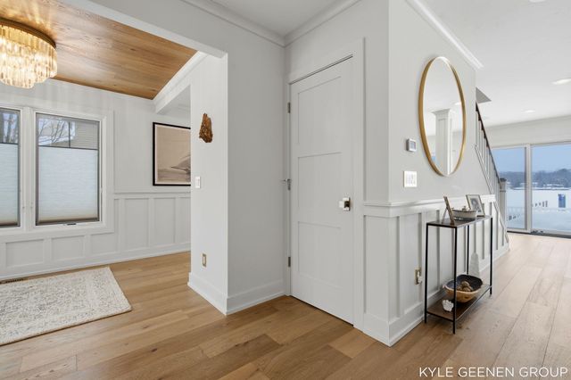 555 Locust Avenue, Holland, MI 49423