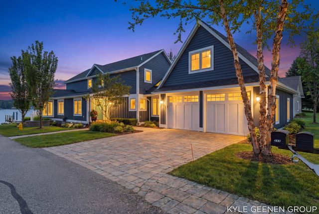 555 Locust Avenue, Holland, MI 49423