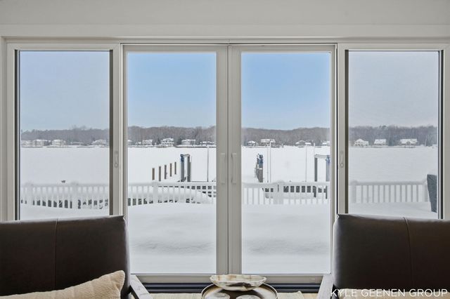 555 Locust Avenue, Holland, MI 49423