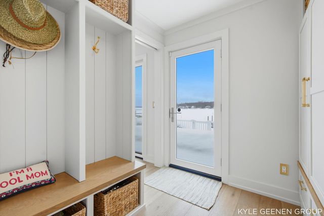 555 Locust Avenue, Holland, MI 49423