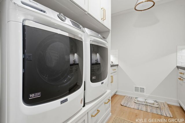 555 Locust Avenue, Holland, MI 49423