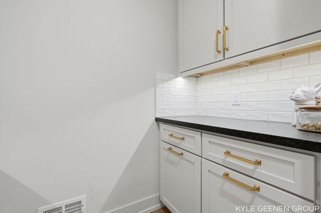 555 Locust Avenue, Holland, MI 49423