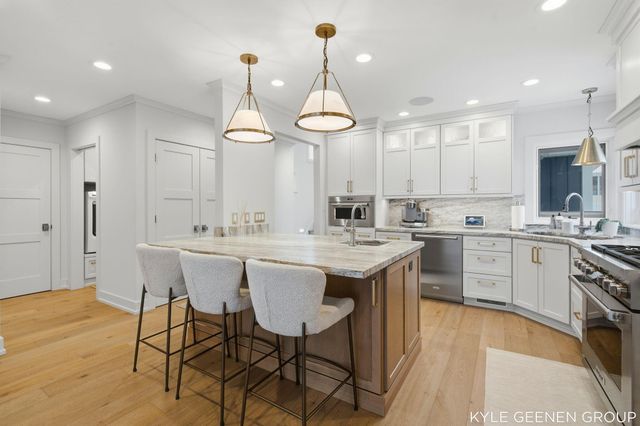 555 Locust Avenue, Holland, MI 49423