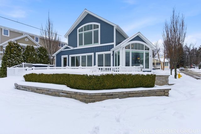 555 Locust Avenue, Holland, MI 49423