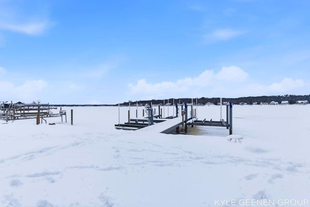 555 Locust Avenue, Holland, MI 49423