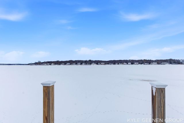 555 Locust Avenue, Holland, MI 49423