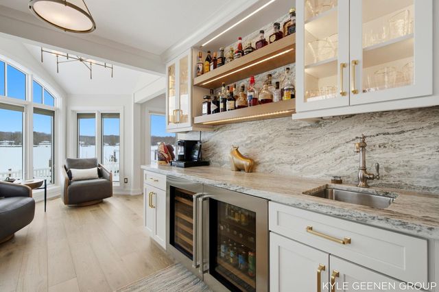 555 Locust Avenue, Holland, MI 49423