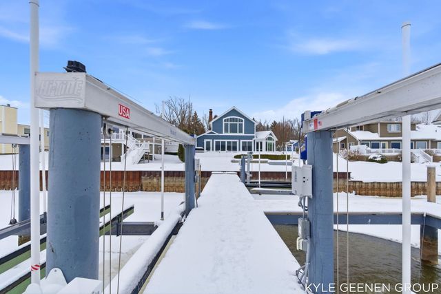 555 Locust Avenue, Holland, MI 49423