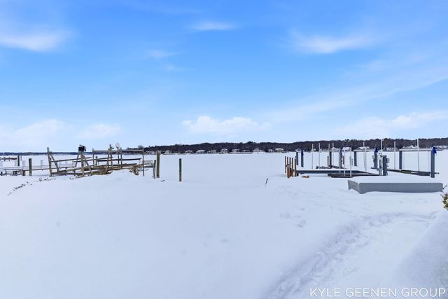 555 Locust Avenue, Holland, MI 49423