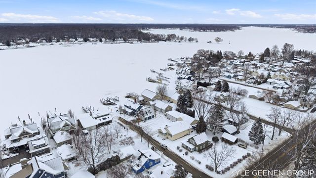 555 Locust Avenue, Holland, MI 49423