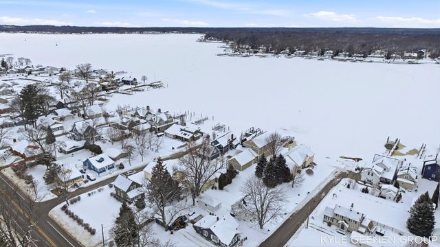 555 Locust Avenue, Holland, MI 49423