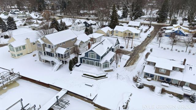 555 Locust Avenue, Holland, MI 49423