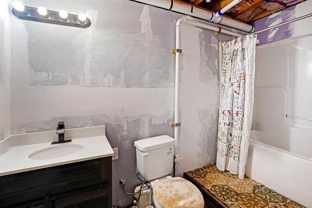 1260 Big Oak LN, Wirtz, VA 24184