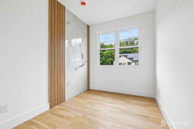 58 N Fern Street, Edison, NJ 08817