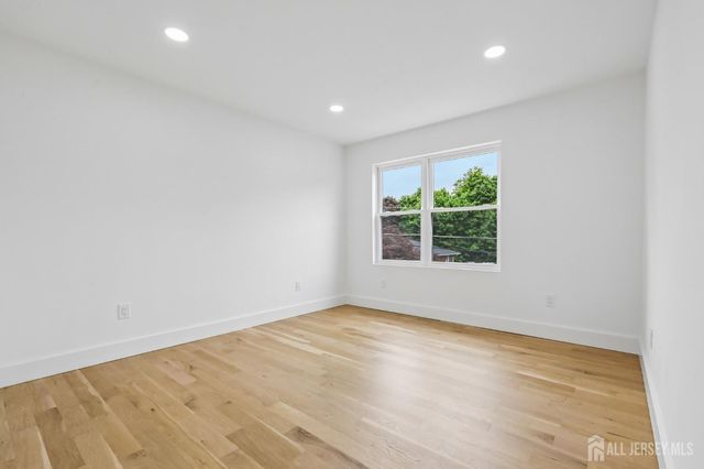 58 N Fern Street, Edison, NJ 08817