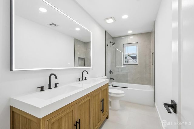 58 N Fern Street, Edison, NJ 08817