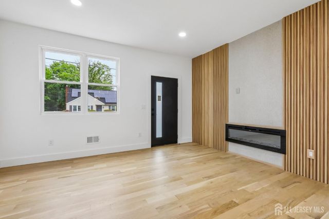 58 N Fern Street, Edison, NJ 08817