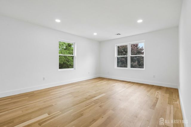 58 N Fern Street, Edison, NJ 08817
