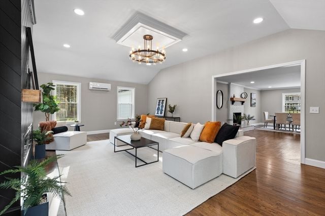 12 Brookside Ln, Norfolk, MA 02056