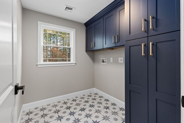 12 Brookside Ln, Norfolk, MA 02056