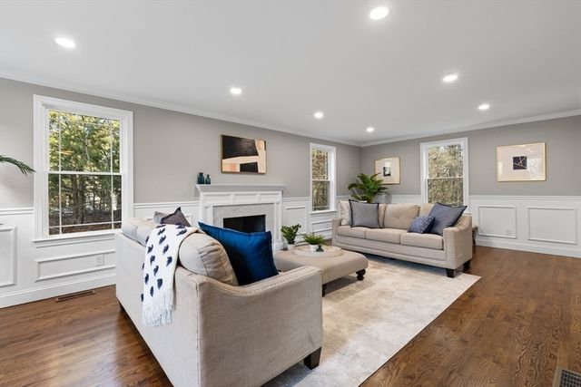 12 Brookside Ln, Norfolk, MA 02056