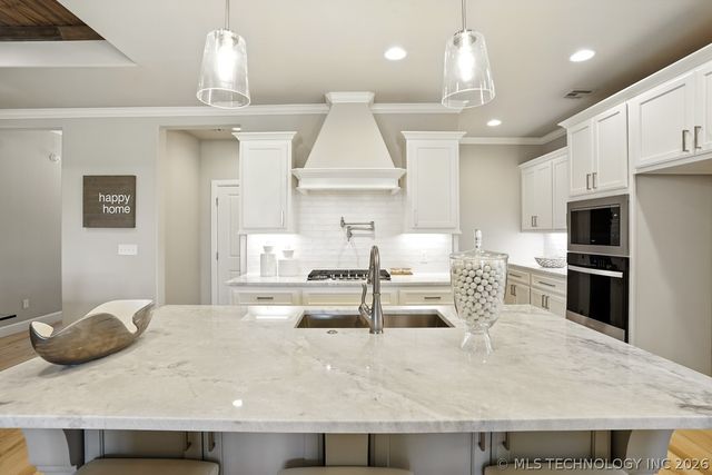 9069 E 62nd Place S, Tulsa, OK 74133