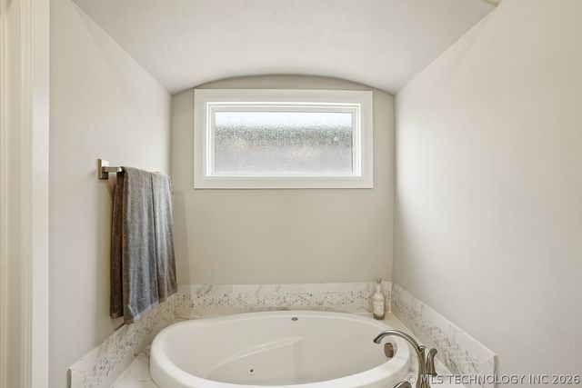 9069 E 62nd Place S, Tulsa, OK 74133