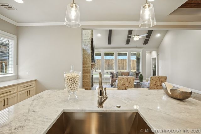 9069 E 62nd Place S, Tulsa, OK 74133