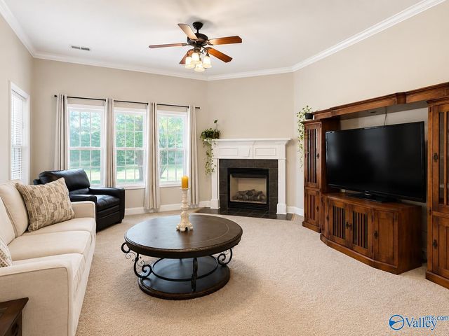 3015 Cobble Farms Drive, Owens Cross Roads, AL 35763