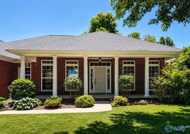 3015 Cobble Farms Drive, Owens Cross Roads, AL 35763