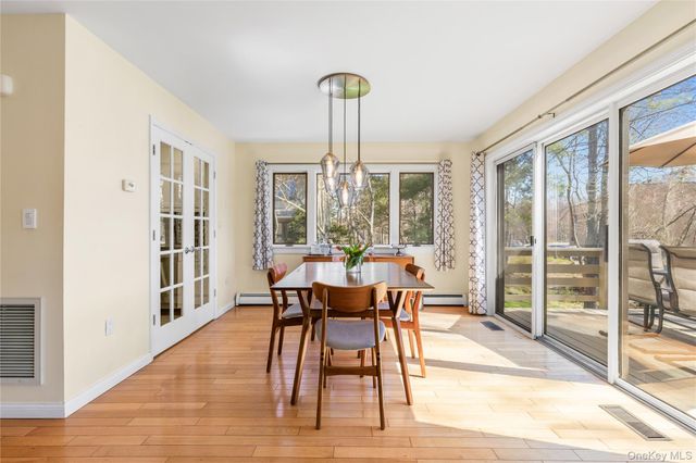 21 Tulip Tree Lane, Mamaroneck, NY 10543