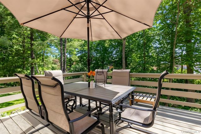 21 Tulip Tree Lane, Mamaroneck, NY 10543