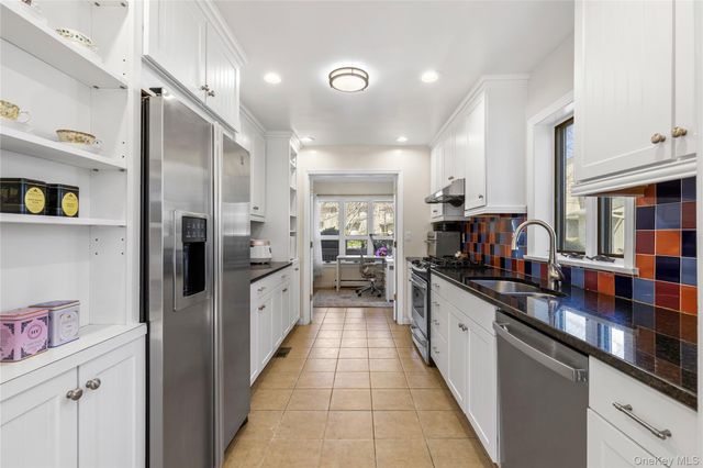 21 Tulip Tree Lane, Mamaroneck, NY 10543