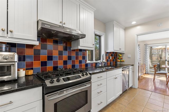 21 Tulip Tree Lane, Mamaroneck, NY 10543
