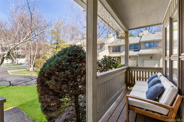21 Tulip Tree Lane, Mamaroneck, NY 10543