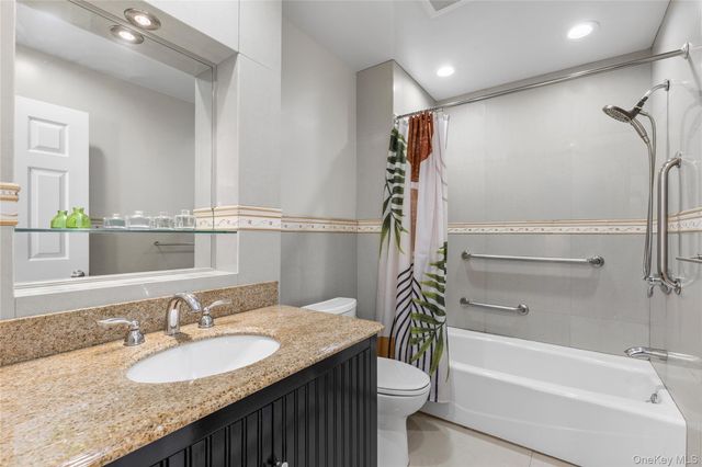 21 Tulip Tree Lane, Mamaroneck, NY 10543