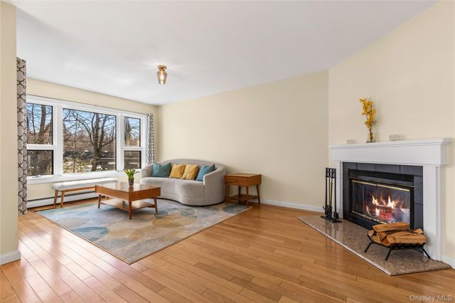 21 Tulip Tree Lane, Mamaroneck, NY 10543