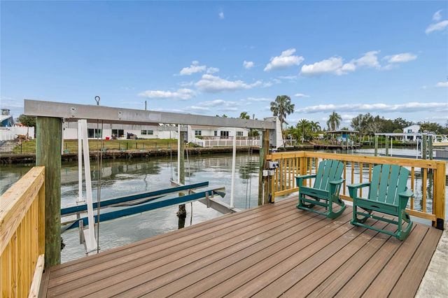 8722 HICKORYWOOD LANE, Tampa, FL 33615