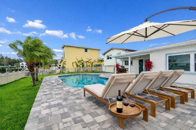 8722 HICKORYWOOD LANE, Tampa, FL 33615