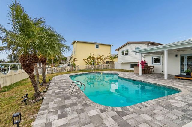 8722 HICKORYWOOD LANE, Tampa, FL 33615