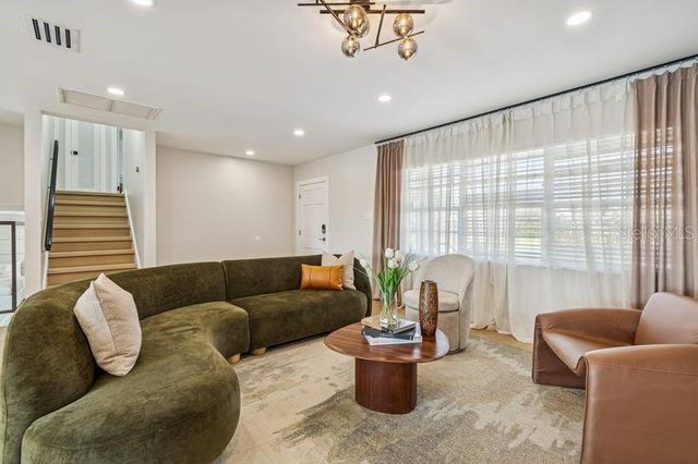 8722 HICKORYWOOD LANE, Tampa, FL 33615