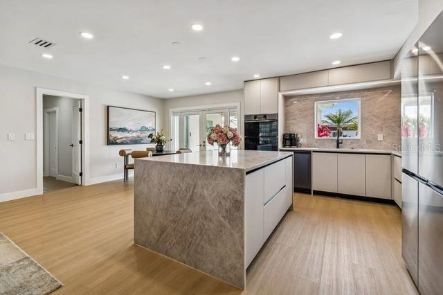 8722 HICKORYWOOD LANE, Tampa, FL 33615