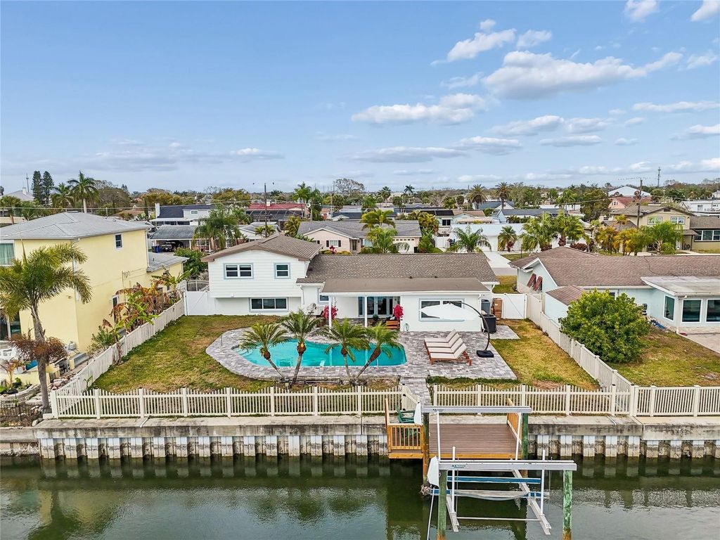 8722 HICKORYWOOD LANE, Tampa, FL 33615